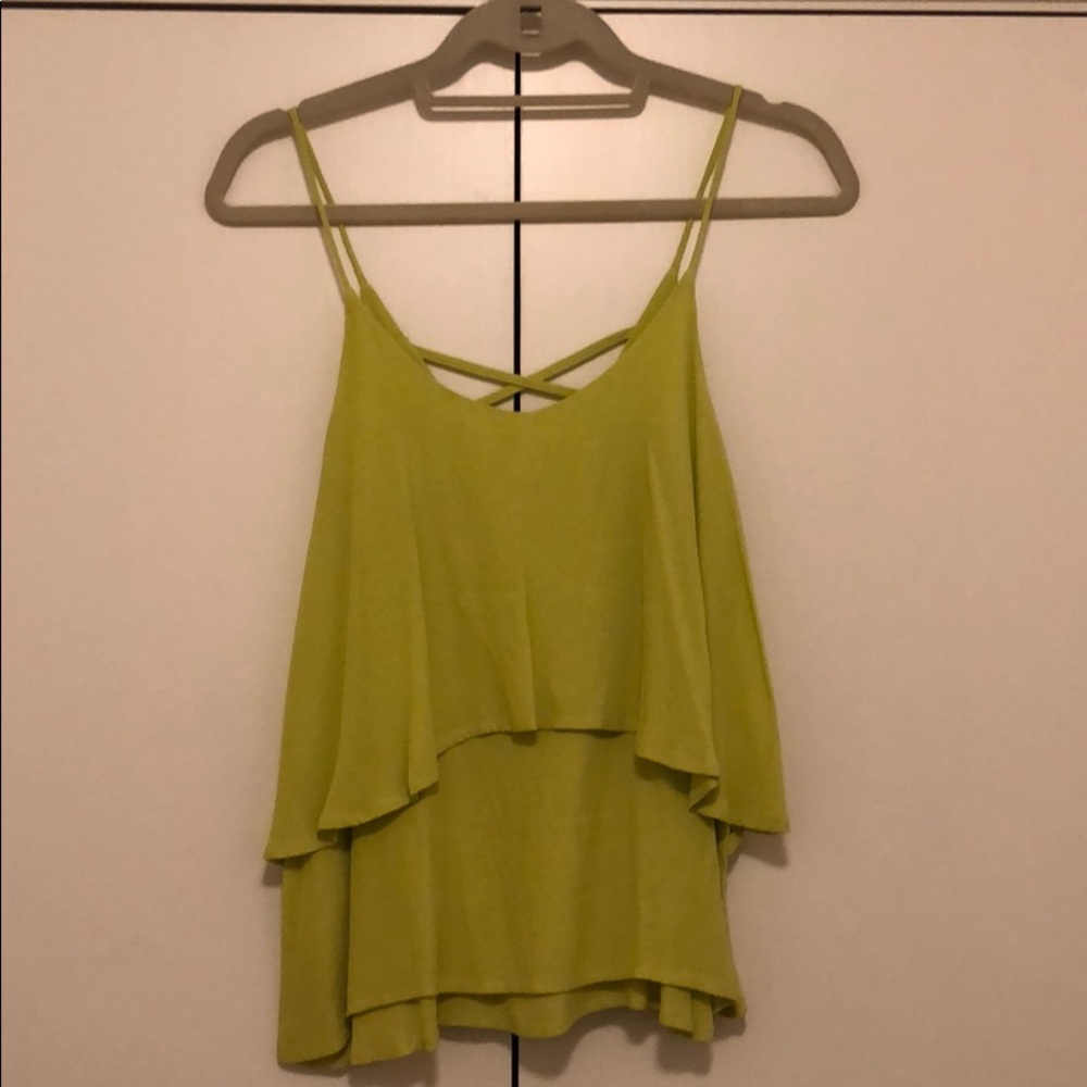 Perfect colored tank w cute back detailing